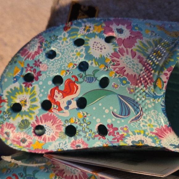 Vera Bradley Disney Little Mermaid floral Croc clogs Kids 5 Woman's 7 - Picture 6 of 7